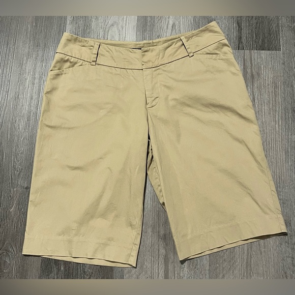 Mossimo Stretch Khaki/Tan Bermuda Shorts - Size Women’s 6 - Picture 1 of 11